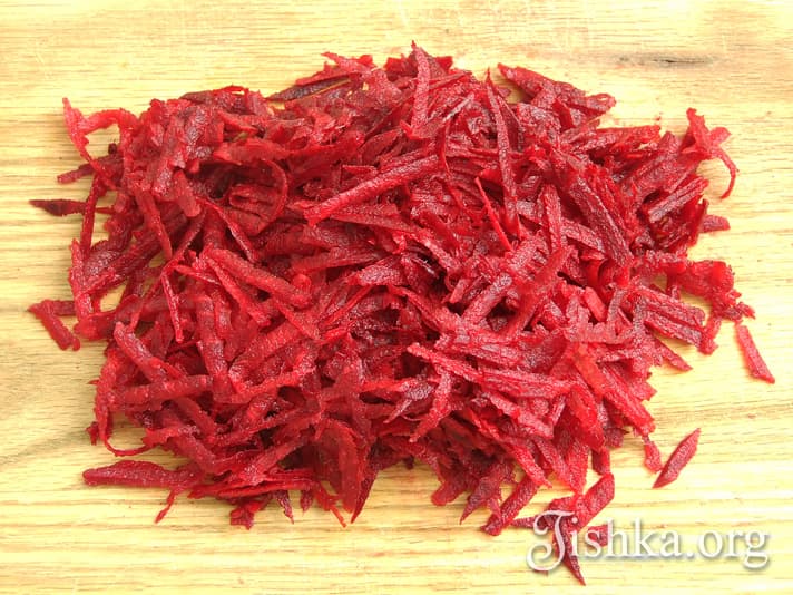 Салат из сырой свеклы и моркови с сырком - Кулинарный пошаговый рецепт ...